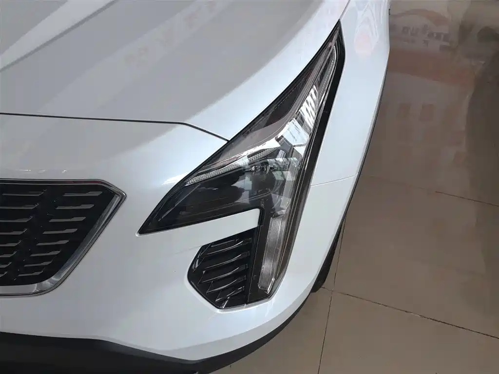 Cadillac XT4 2022 28T two-wheel drive fashion model купить на сайте DeffCars