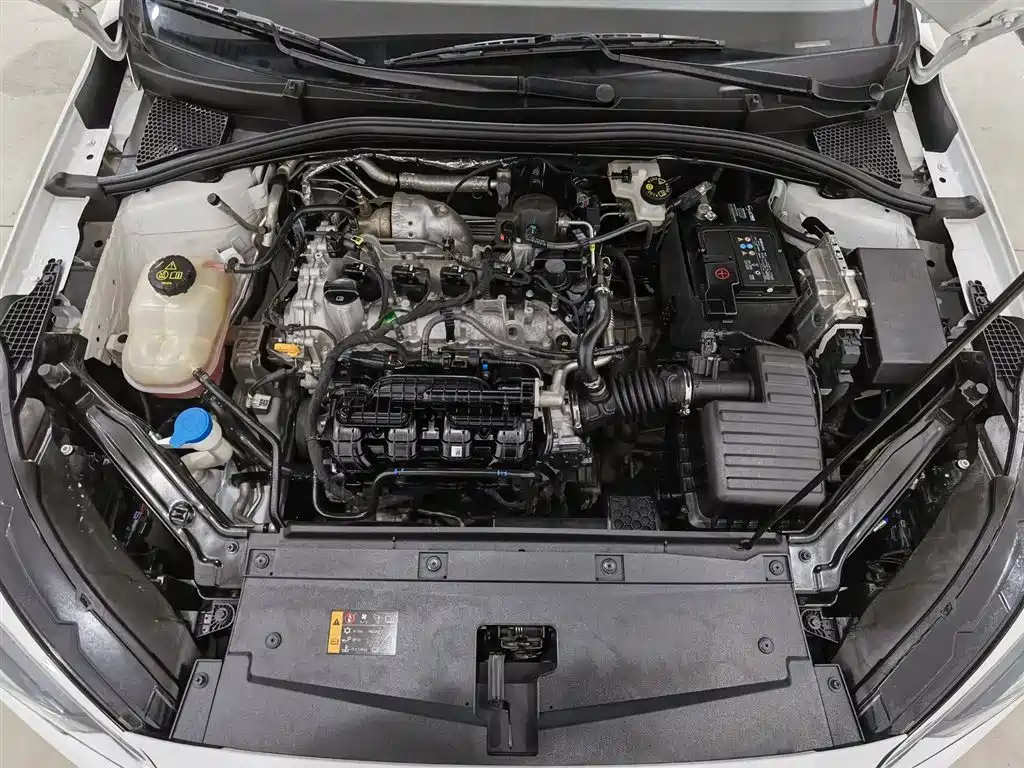 Roewe i5 2023 1.5L CVT Deluxe Edition купить на сайте DeffCars