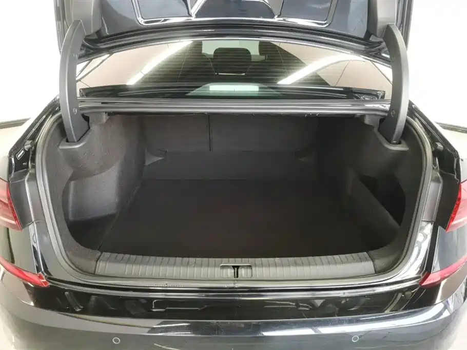 Passat 2022 330TSI Deluxe Edition купить на сайте DeffCars