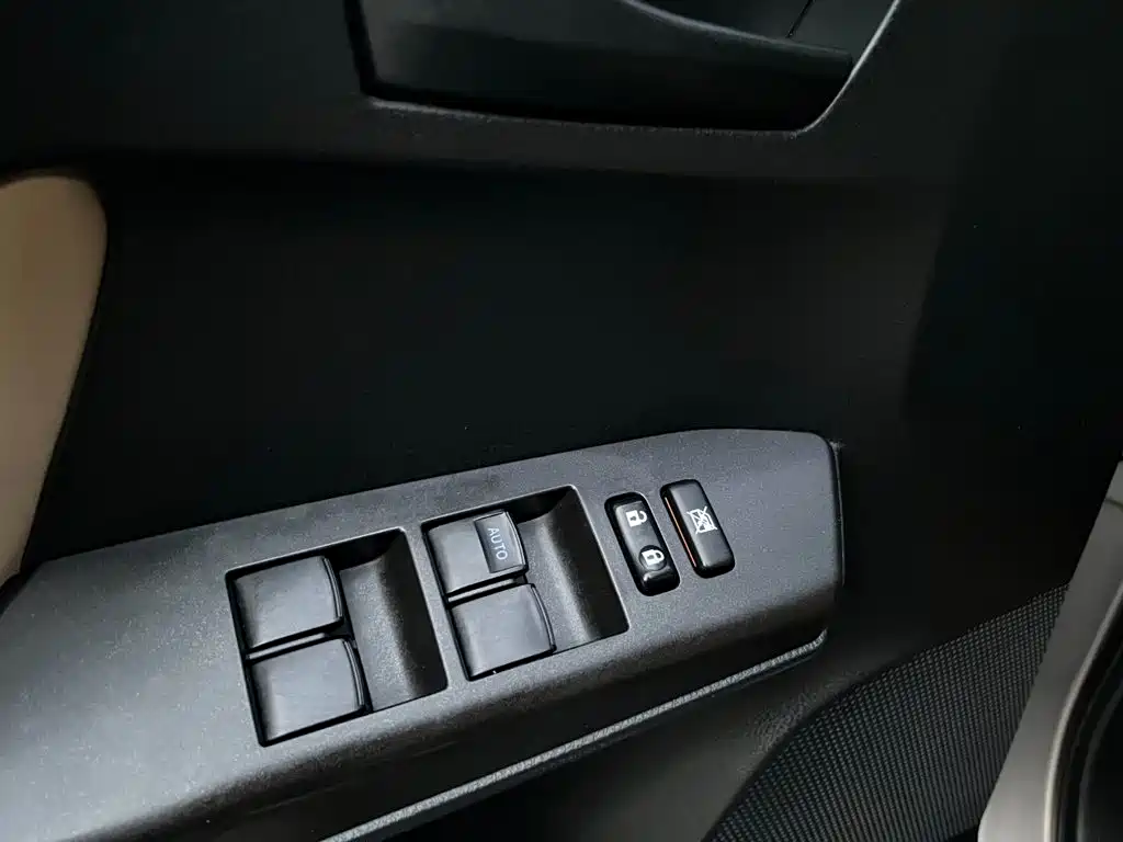RAV4 2016 2.0L CVT 2WD Fashion Edition China V купить на сайте DeffCars