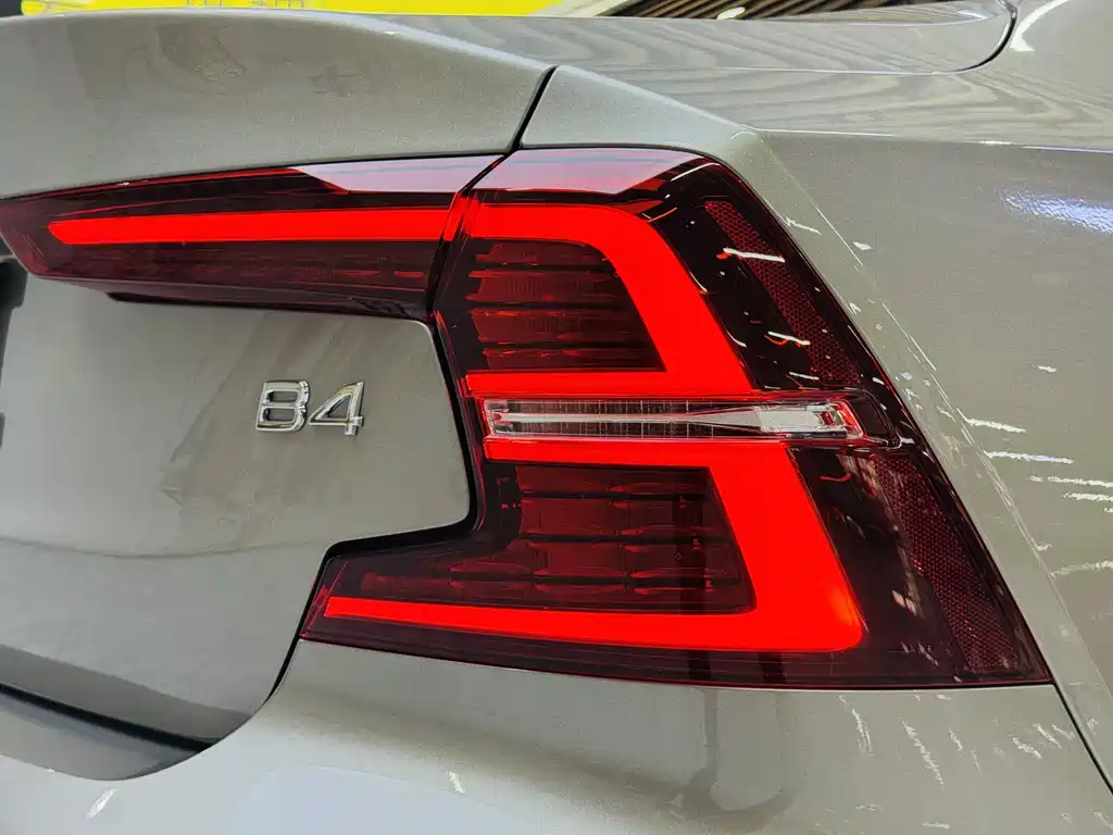 Volvo S60 2022 B4 Zhiyi Luxury Edition купить на сайте DeffCars