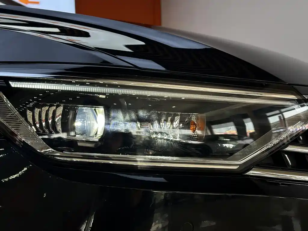 Magotan 2023 2 million commemorative edition 330TSI DSG luxury model купить на сайте DeffCars