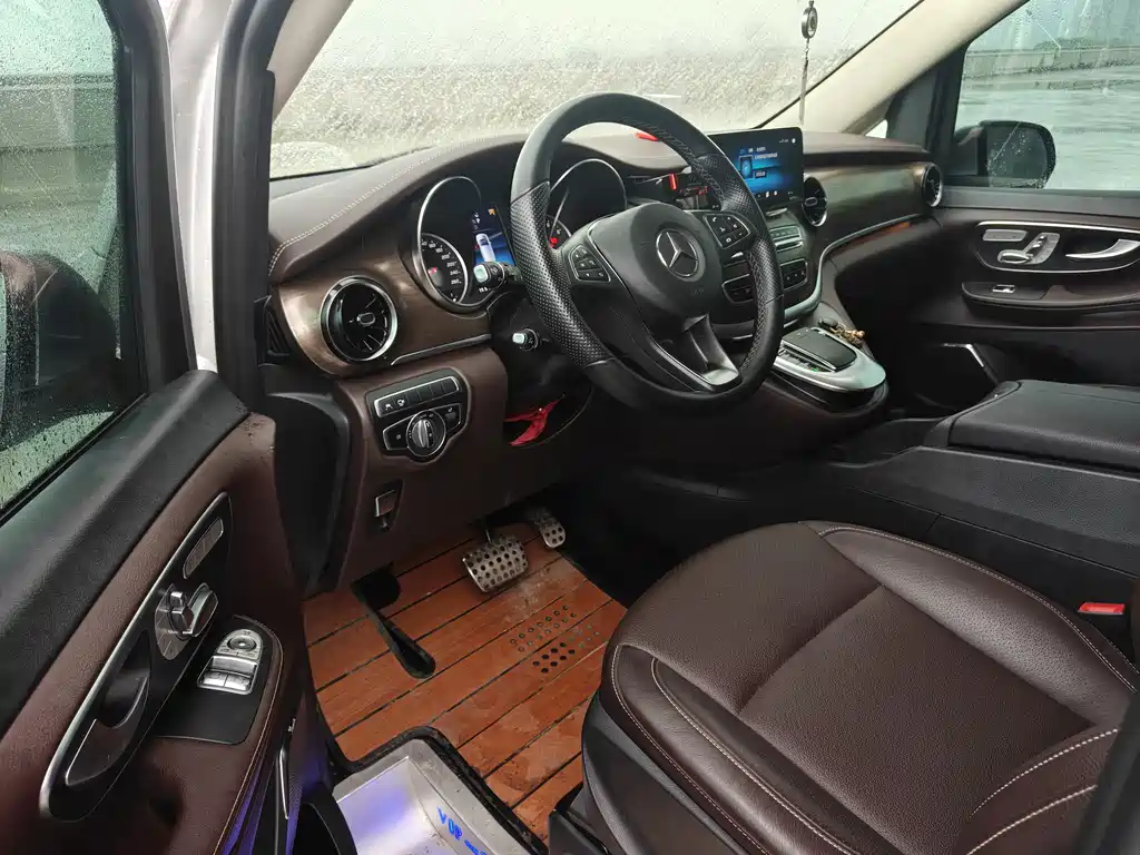 Mercedes-Benz V-Class 2022 V 260 L Long Wheelbase Luxury Edition купить на сайте DeffCars