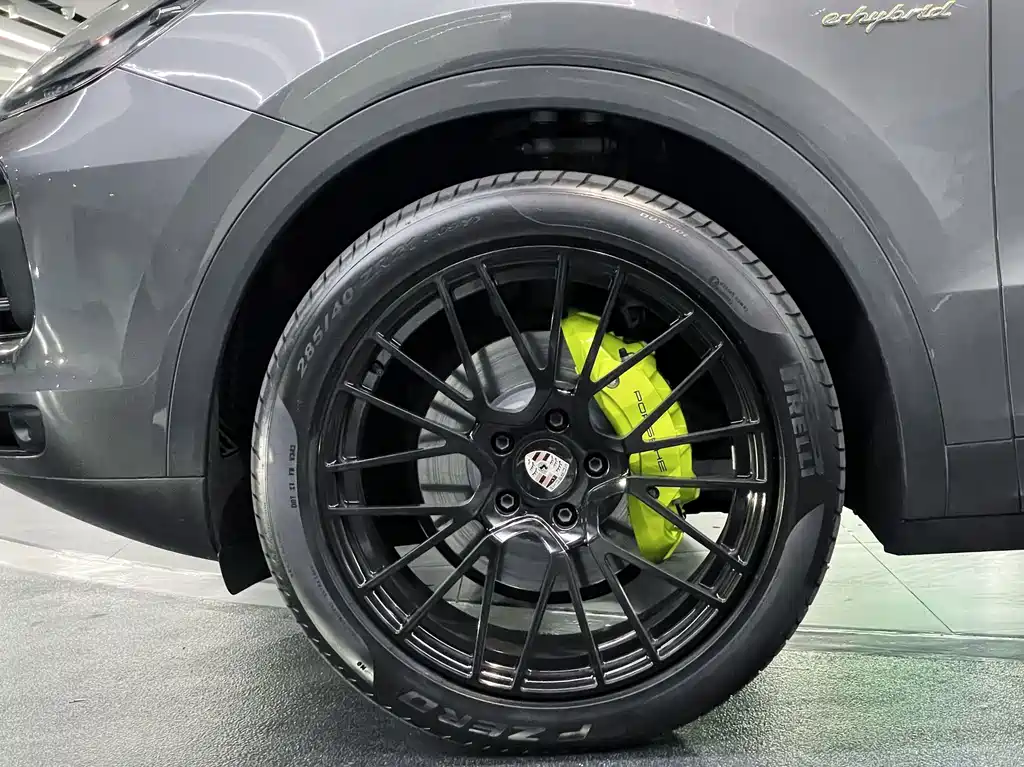 Cayenne New Energy 2023 Cayenne E-Hybrid 2.0T купить на сайте DeffCars