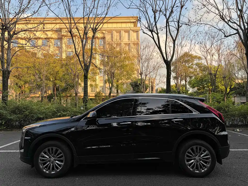 Cadillac XT4 2024 28T two-wheel drive luxury model купить на сайте DeffCars