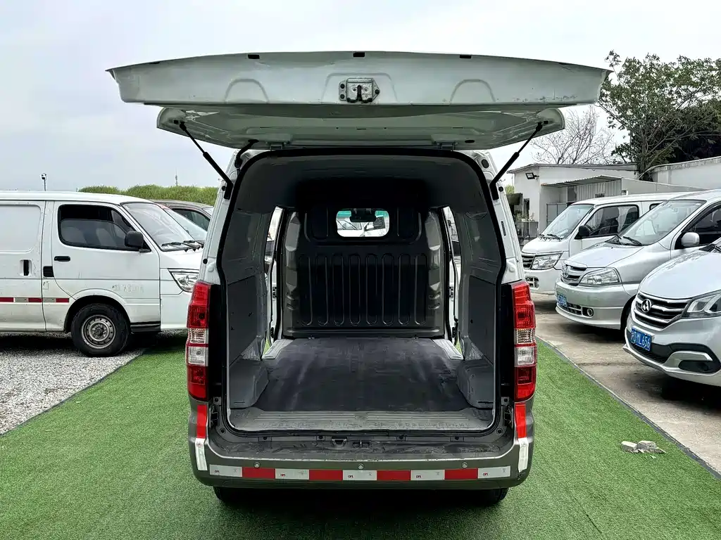 New Hiace X30L 2023 1.5L Fortune Edition Van 2/5 Seats Air-conditioned Version SWC15M купить на сайте DeffCars