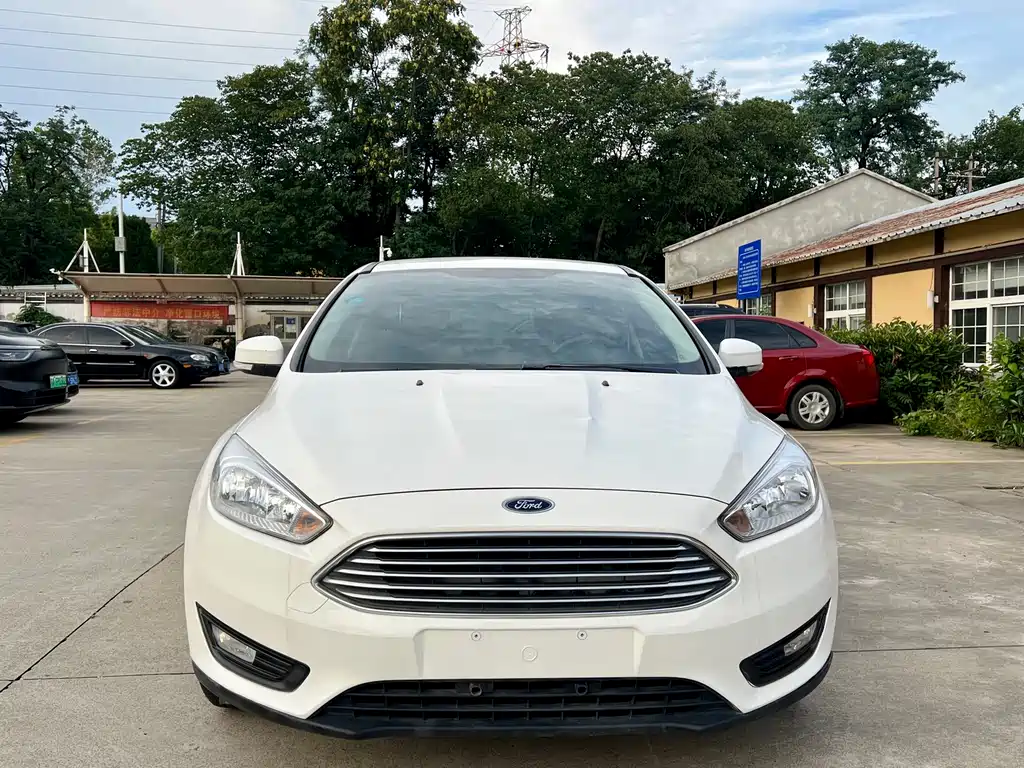 Focus 2017 Sedan 1.6L Manual Comfort Smart Mobility Edition купить на сайте DeffCars