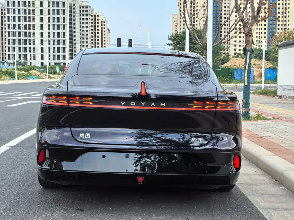 Lantu Chasing Light 2024 PHEV four-wheel drive ultra-long battery life flagship version купить на сайте DeffCars