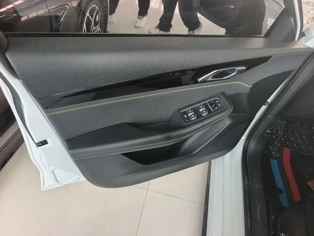 Lynk & Co 03 2023 1.5TD DCT Plus купить на сайте DeffCars