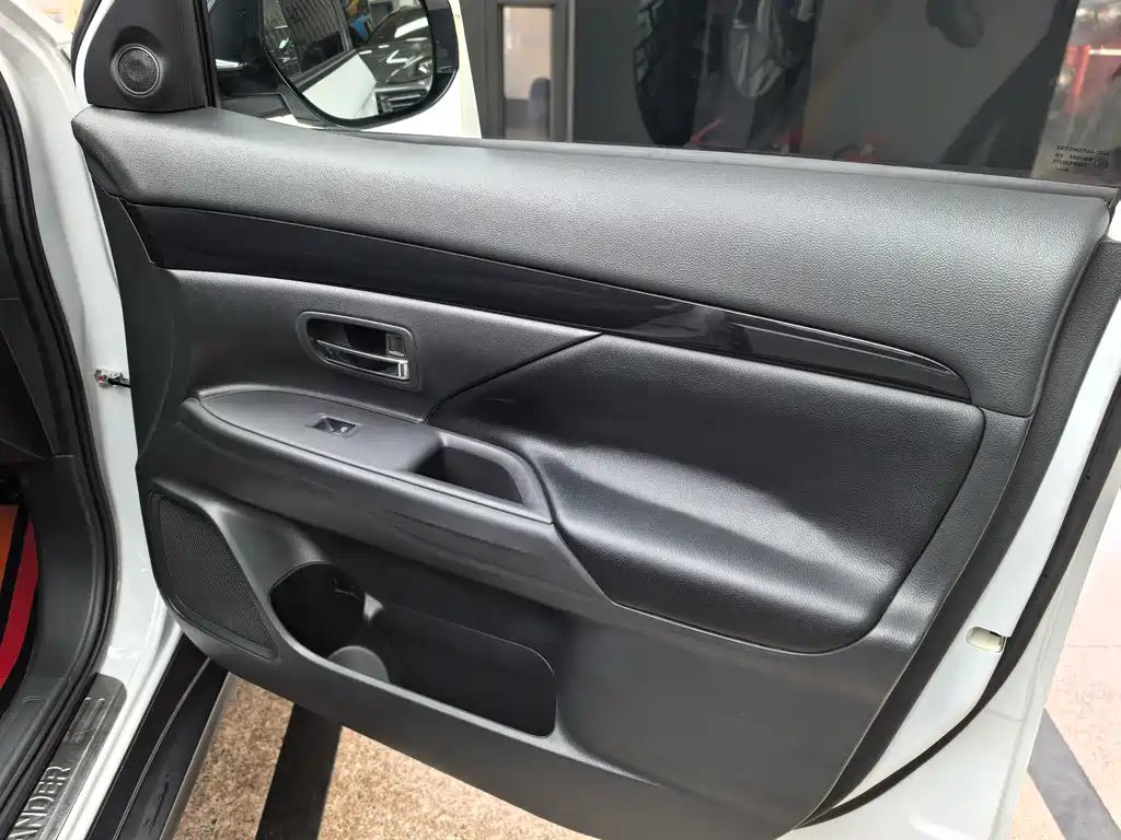 Outlander 2020 2.0L 2WD Smooth Edition 5 seats купить на сайте DeffCars