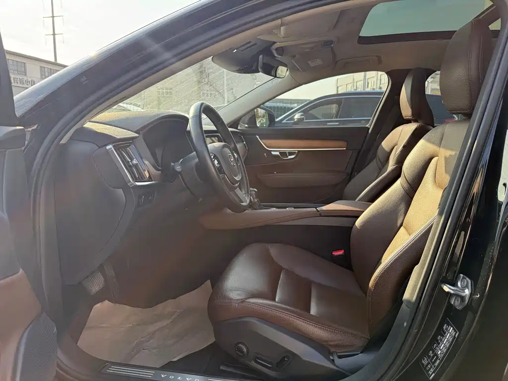 Volvo S90 2020 T5 Zhiyi Luxury Edition купить на сайте DeffCars
