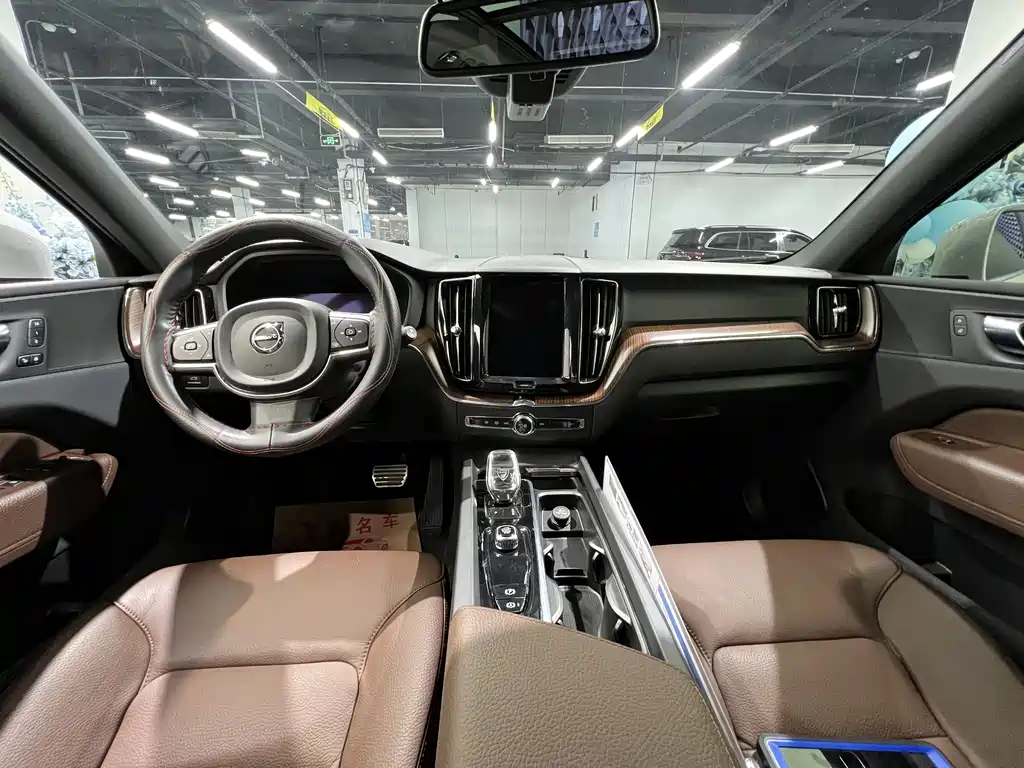 Volvo XC60 2022 B5 four-wheel drive Zhiyi Luxury Edition купить на сайте DeffCars