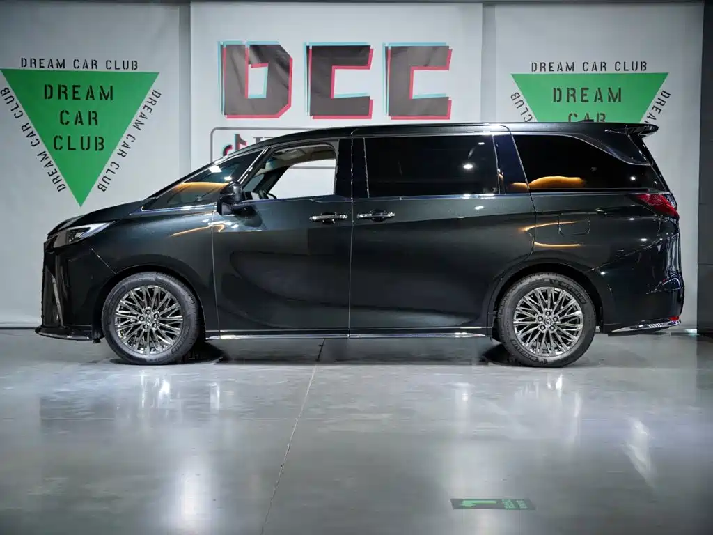 Lexus LM 2023 500h six-seater premium version купить на сайте DeffCars