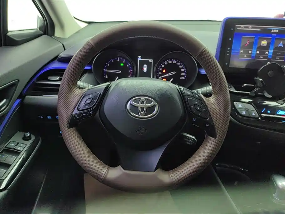Toyota C-HR 2018 2.0L Leading Sunroof Version National VI купить на сайте DeffCars