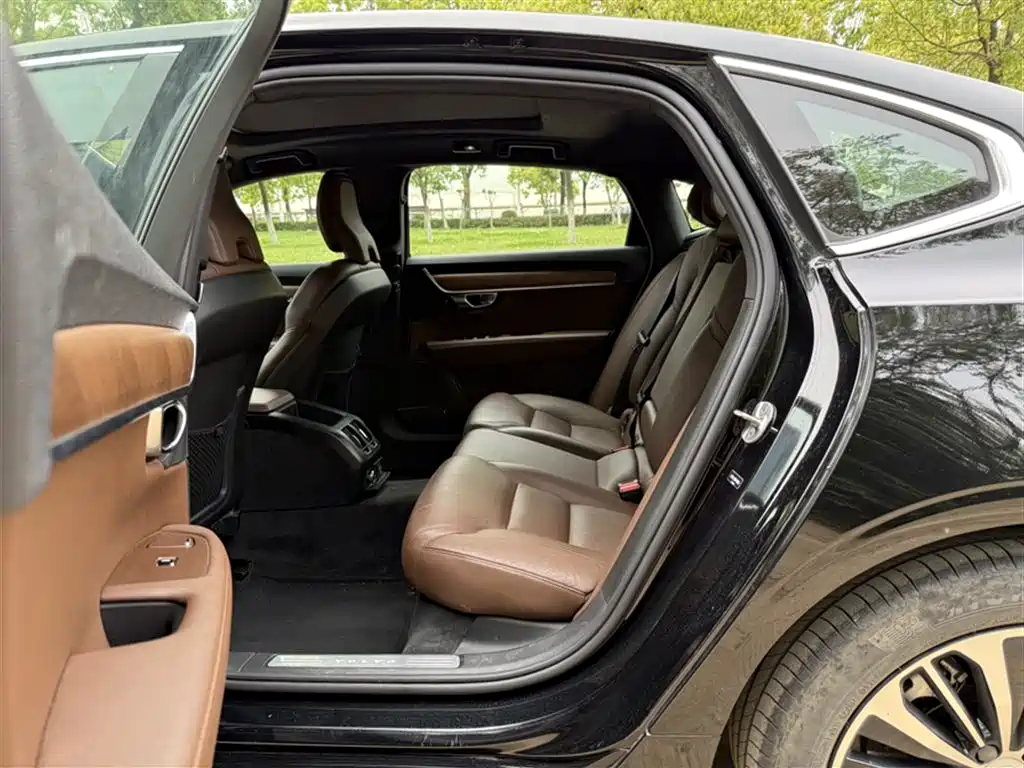 Volvo S90 2024 B5 Zhiyi Luxury Edition купить на сайте DeffCars