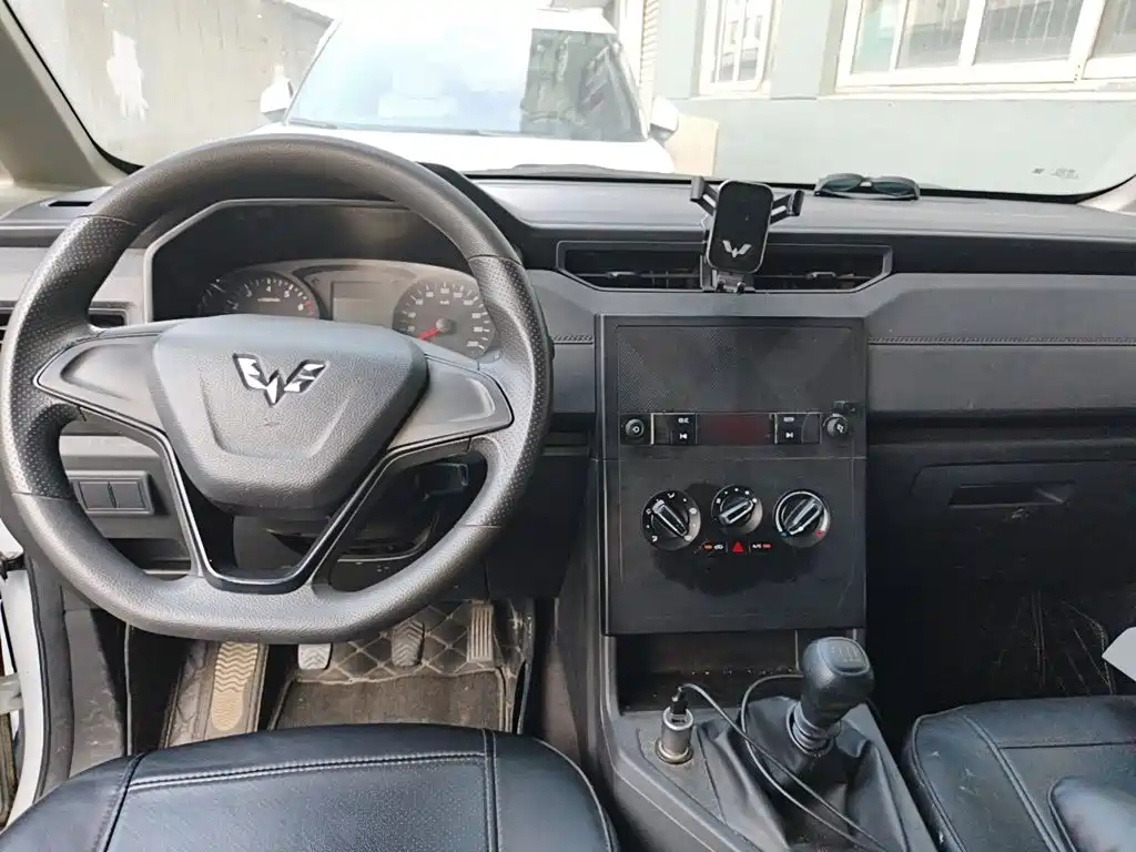 Wuling Hongguang PLUS 2020 1.5L manual standard type 5 seats купить на сайте DeffCars