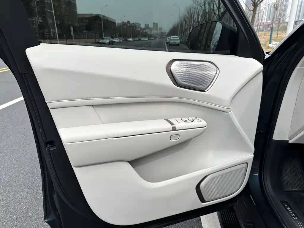 Lynk & Co 900 2025 2.0T Ultra купить на сайте DeffCars