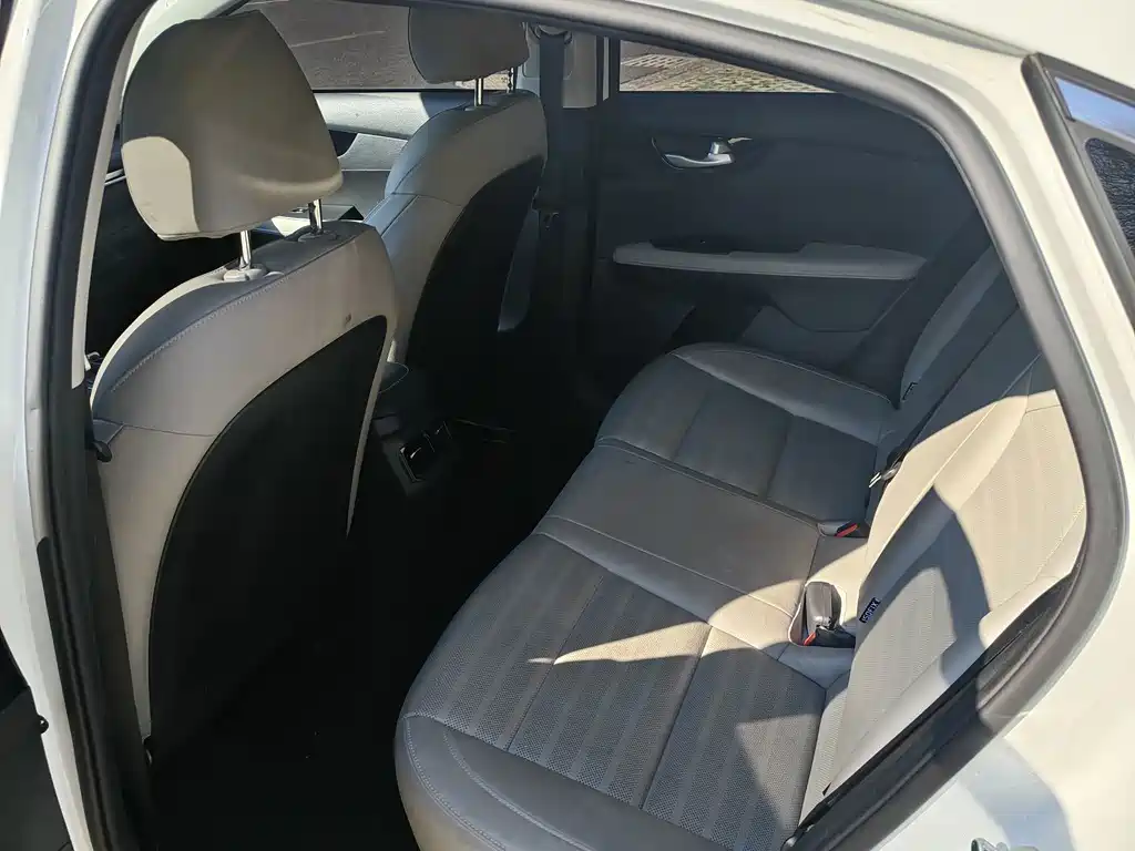 Kia K3 2023 1.5L CVT Deluxe Edition купить на сайте DeffCars