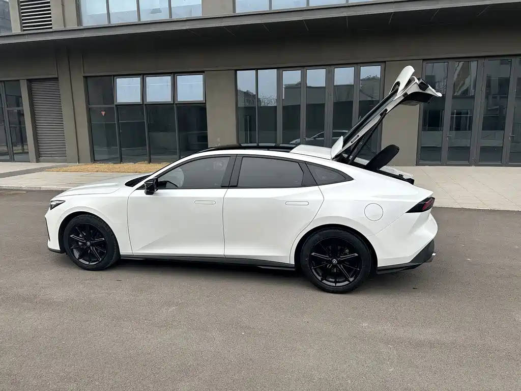 Changan UNI-V 2022 1.5T premium model купить на сайте DeffCars