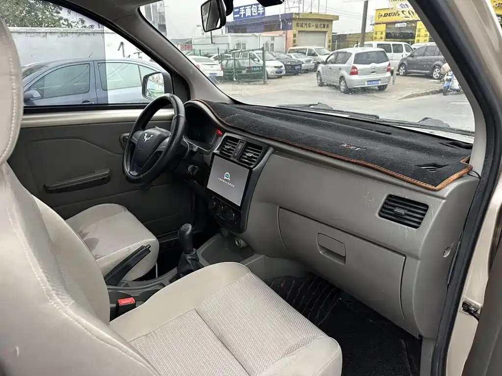 Wuling Rongguang V 2018 1.5L standard model купить на сайте DeffCars