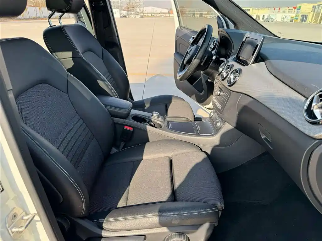 Mercedes-Benz B-Class 2015 B 200 Dynamic купить на сайте DeffCars