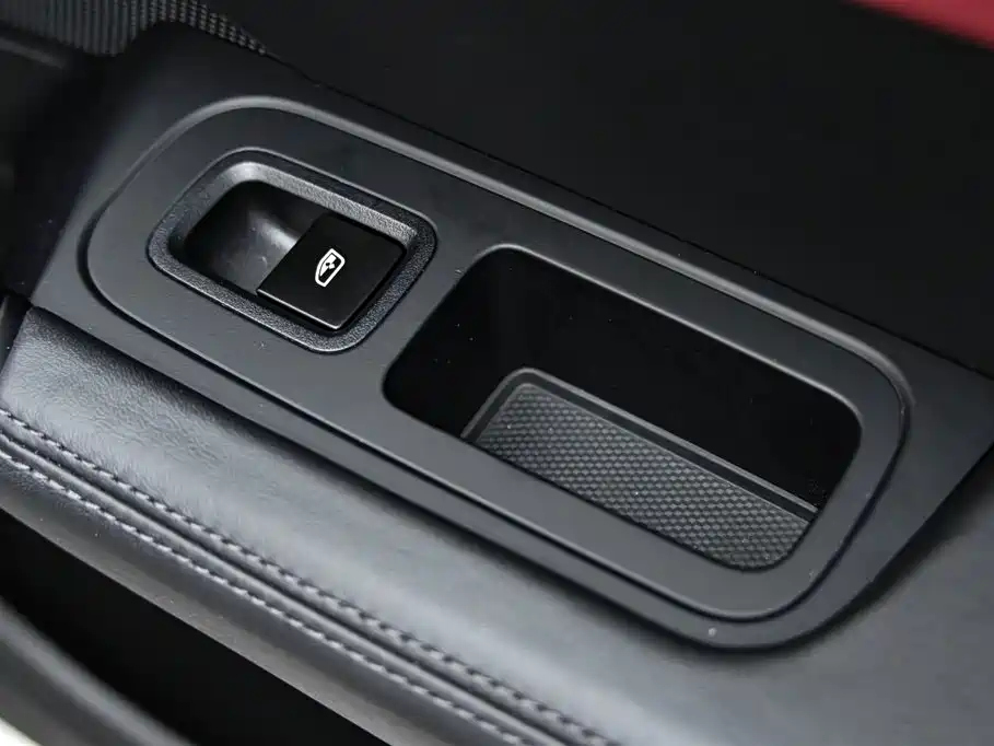 Cayenne New Energy 2024 Cayenne E-Hybrid 2.0T купить на сайте DeffCars