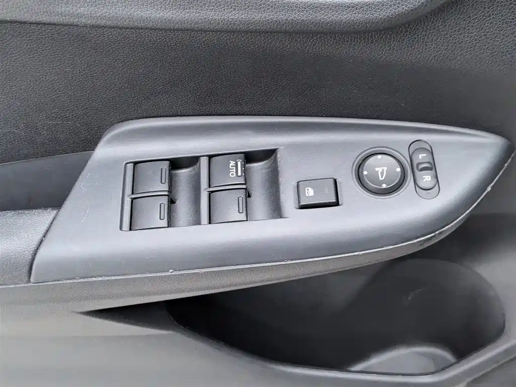 Fit 2016 1.5L LXS CVT Comfort Sunroof Edition купить на сайте DeffCars