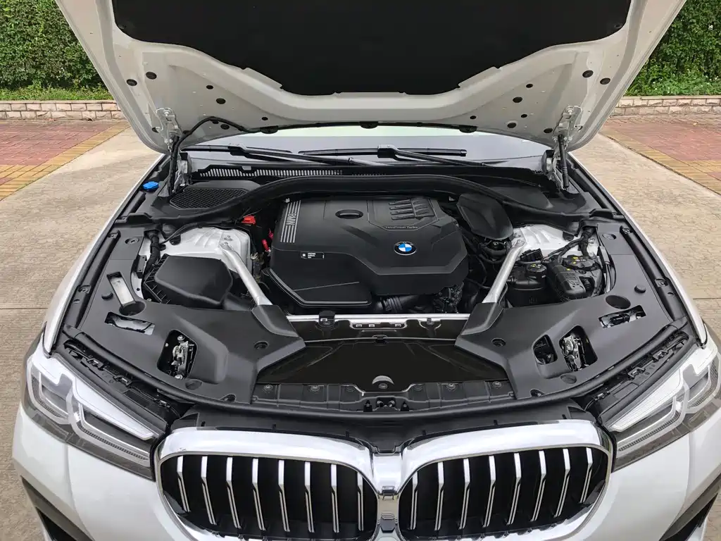 BMW 5 Series 2023 530Li Leading M Sports Package купить на сайте DeffCars