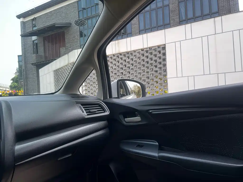 Fit 2016 1.5L LX manual comfort model купить на сайте DeffCars