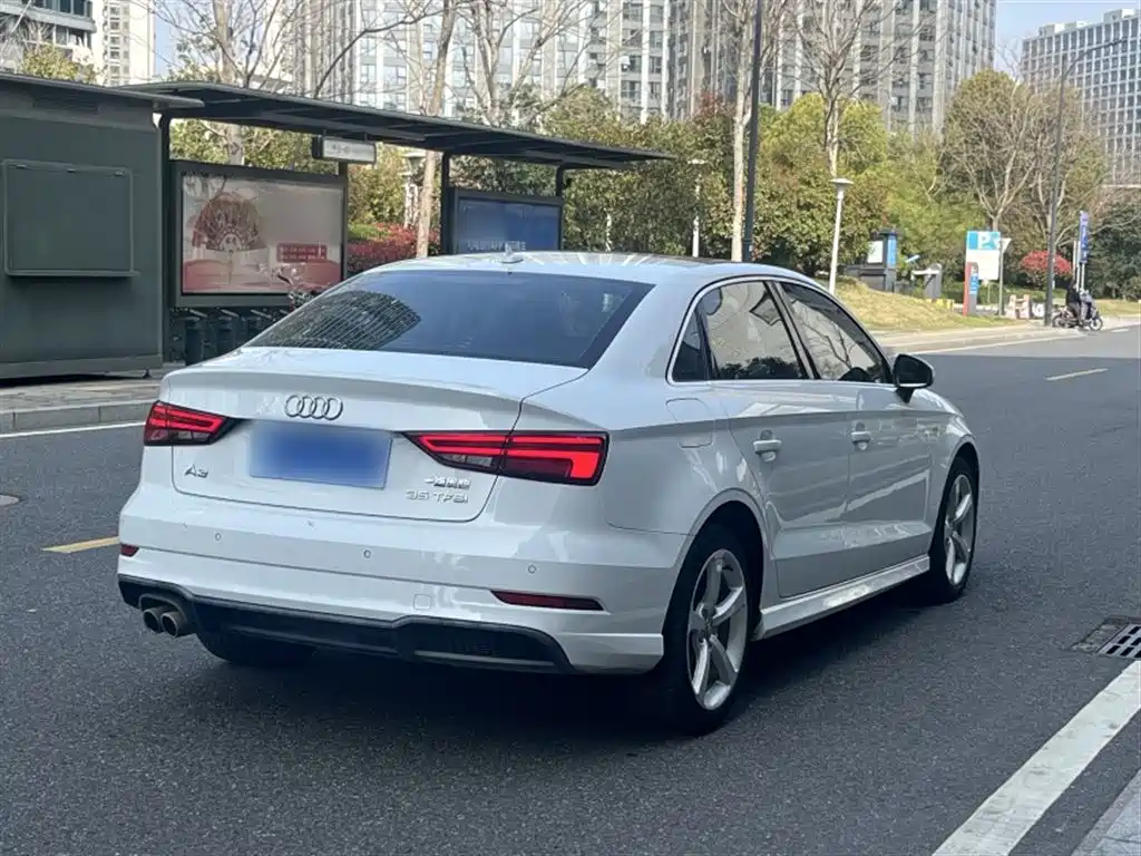 Audi A3 2018 30th Anniversary Limousine 35 TFSI Fashion купить на сайте DeffCars