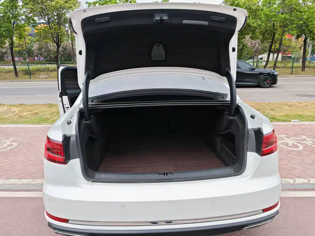 Audi A4L 2019 40 TFSI Enterprising National V купить на сайте DeffCars