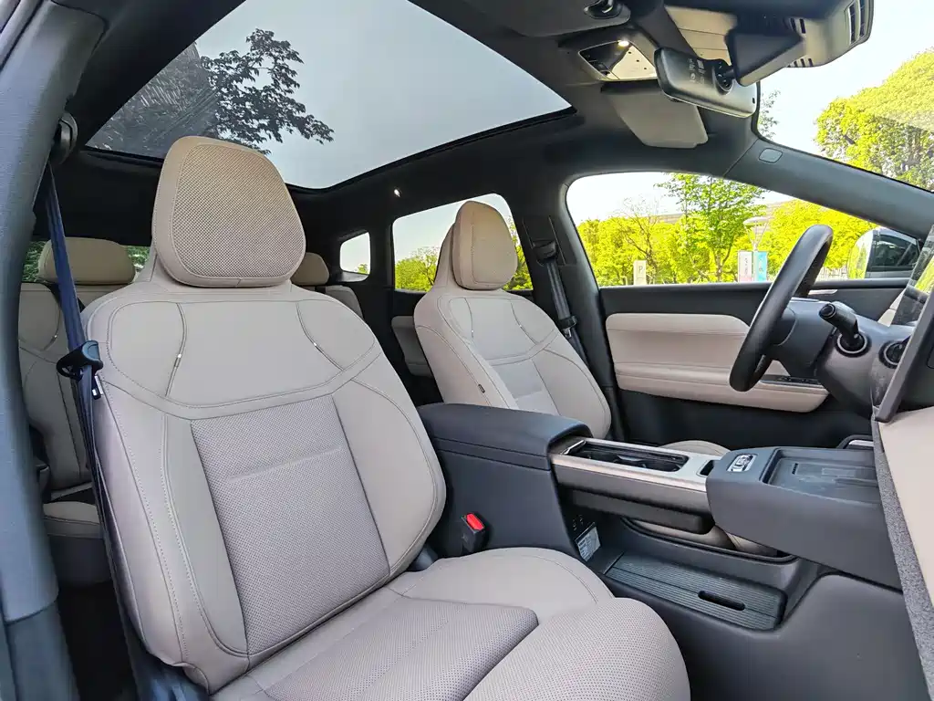 Volvo XC70 Plug-in Hybrid 2026 Four-wheel Drive Super Long Range Plus купить на сайте DeffCars