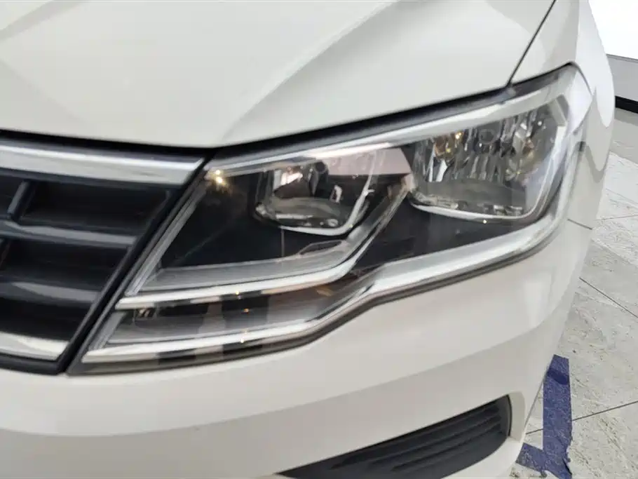 Jetta 2017 1.4L manual fashion model купить на сайте DeffCars