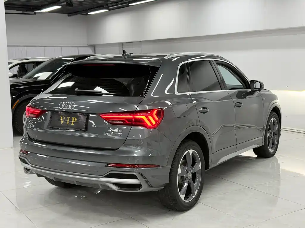 Audi Q3 2023 35 TFSI Fashionable and Dynamic (1.4T) купить на сайте DeffCars