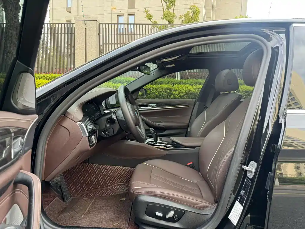 BMW 5 Series 2021 525Li M Sports Package купить на сайте DeffCars