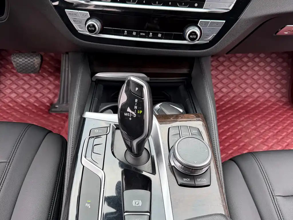 BMW 5 Series 2018 525Li Luxury Package купить на сайте DeffCars