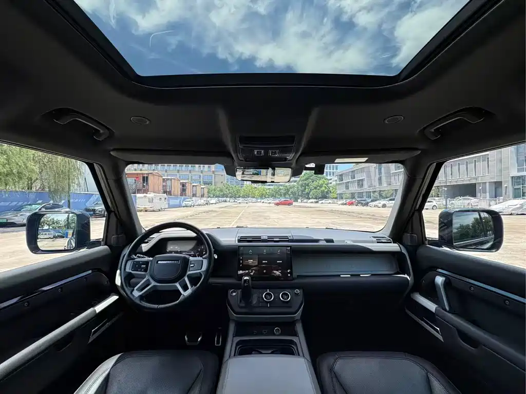 Land Rover Defender 2023 110 3.0T P400 X-DYNAMIC HSE купить на сайте DeffCars