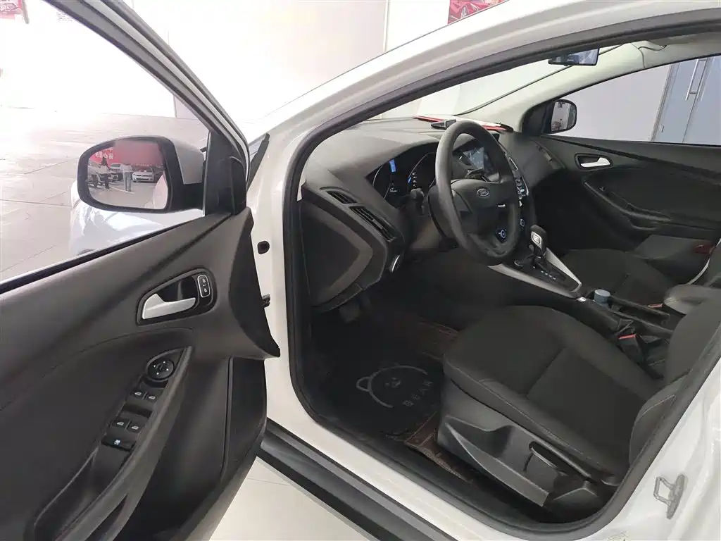 Focus 2018 hatchback classic 1.6L automatic comfort smart mobility version купить на сайте DeffCars