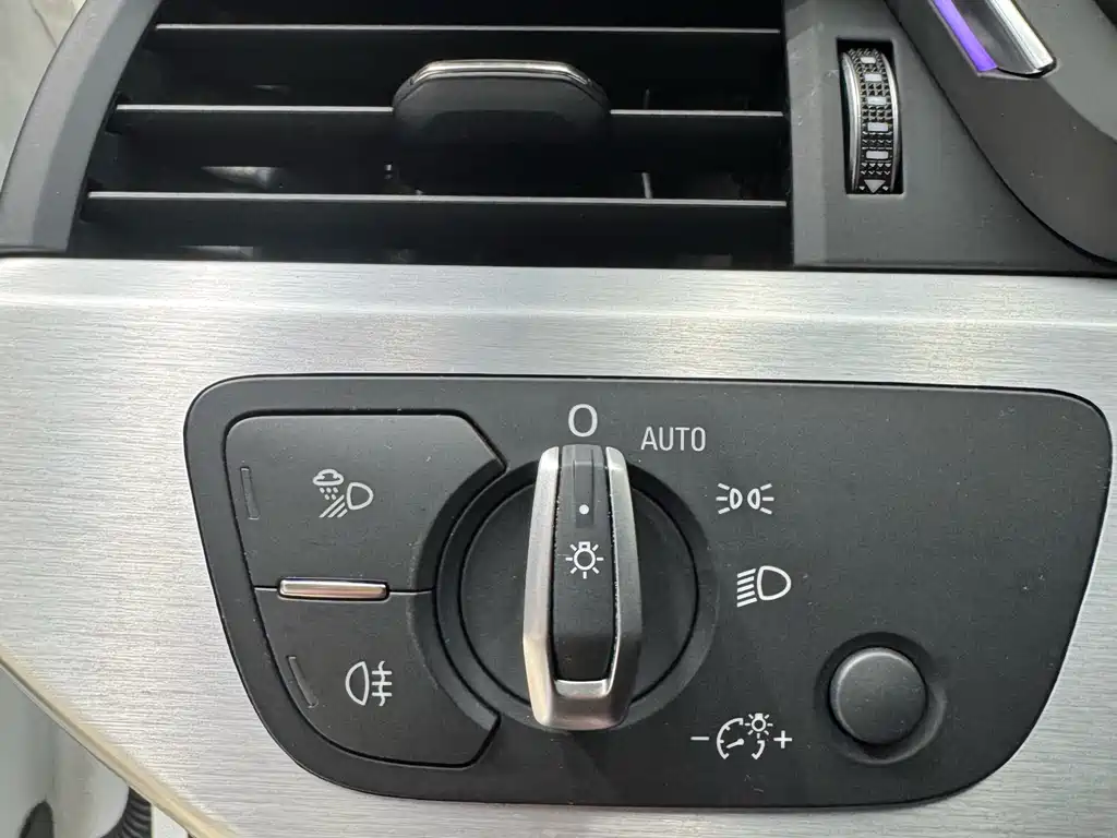 Audi A4L 2020 40 TFSI Fashionable and Dynamic купить на сайте DeffCars