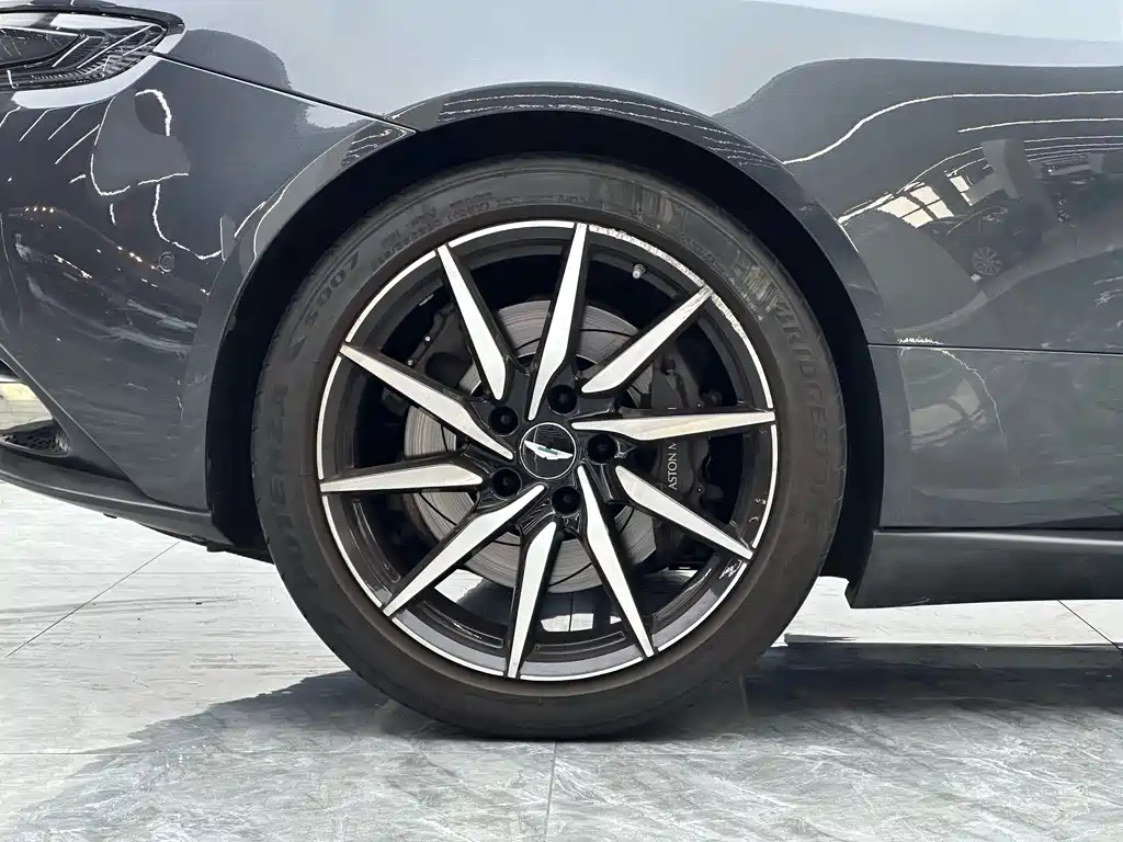 Aston Martin DB11 2019 4.0T V8 Coupe купить на сайте DeffCars