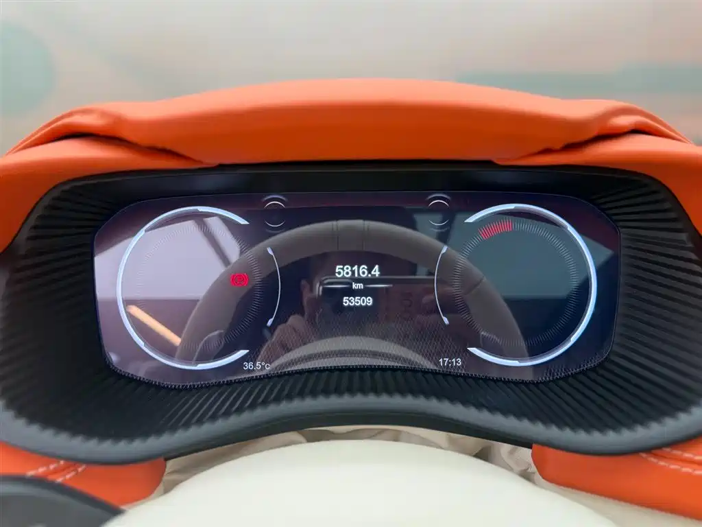 Aston Martin DBX 2020 4.0T V8 купить на сайте DeffCars
