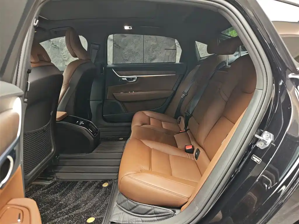 Volvo S90 2021 B5 Zhiyuan Luxury Edition купить на сайте DeffCars