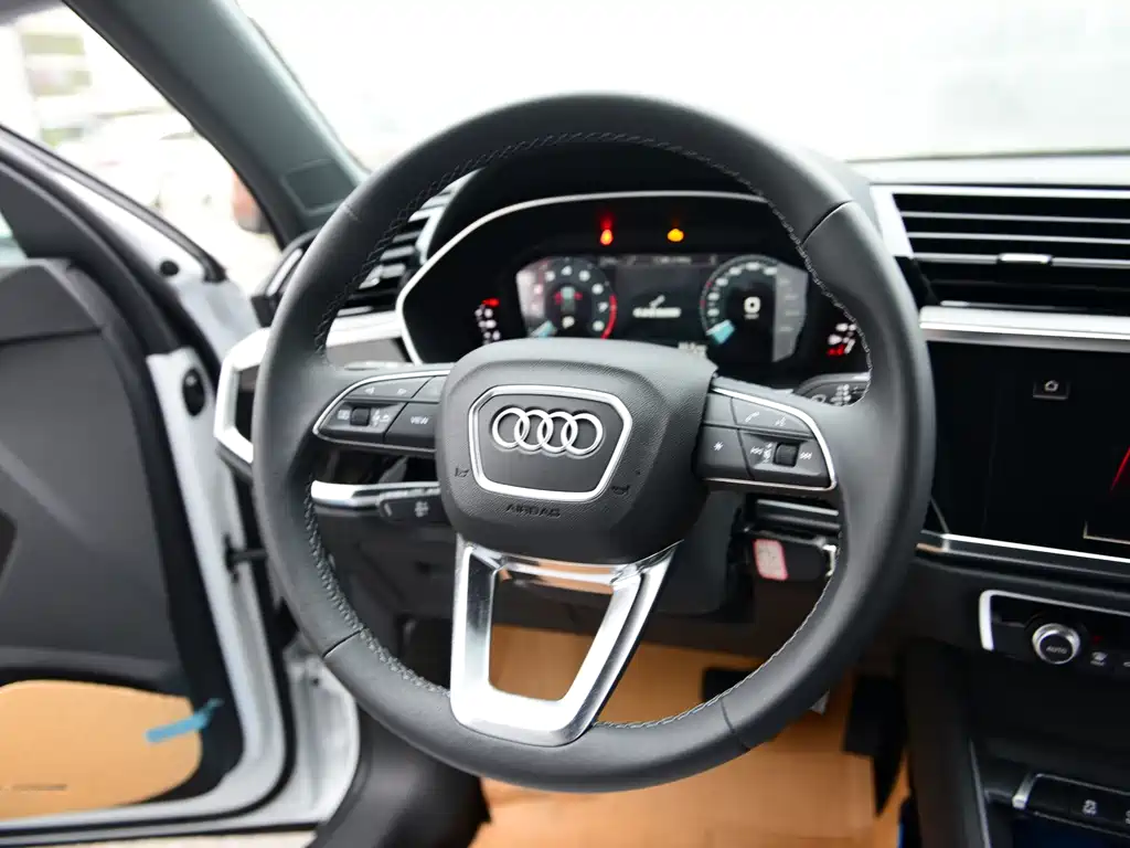 Audi Q3 2023 35 TFSI aggressive and dynamic model (1.5T) купить на сайте DeffCars