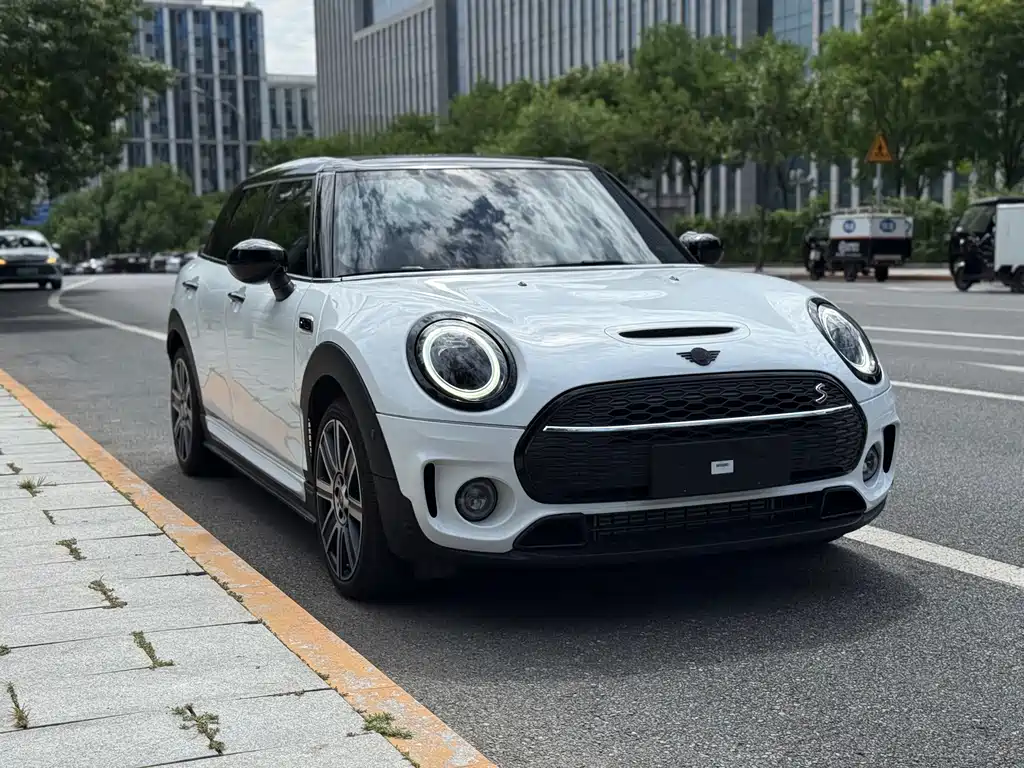 MINI CLUBMAN 2023 facelift 2.0T COOPER S Connoisseur купить на сайте DeffCars