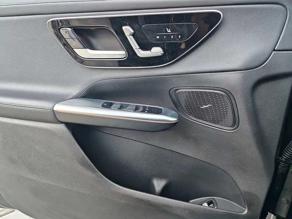 Mercedes-Benz GLC 2023 facelift GLC 260 L 4MATIC luxury model 7 seats купить на сайте DeffCars