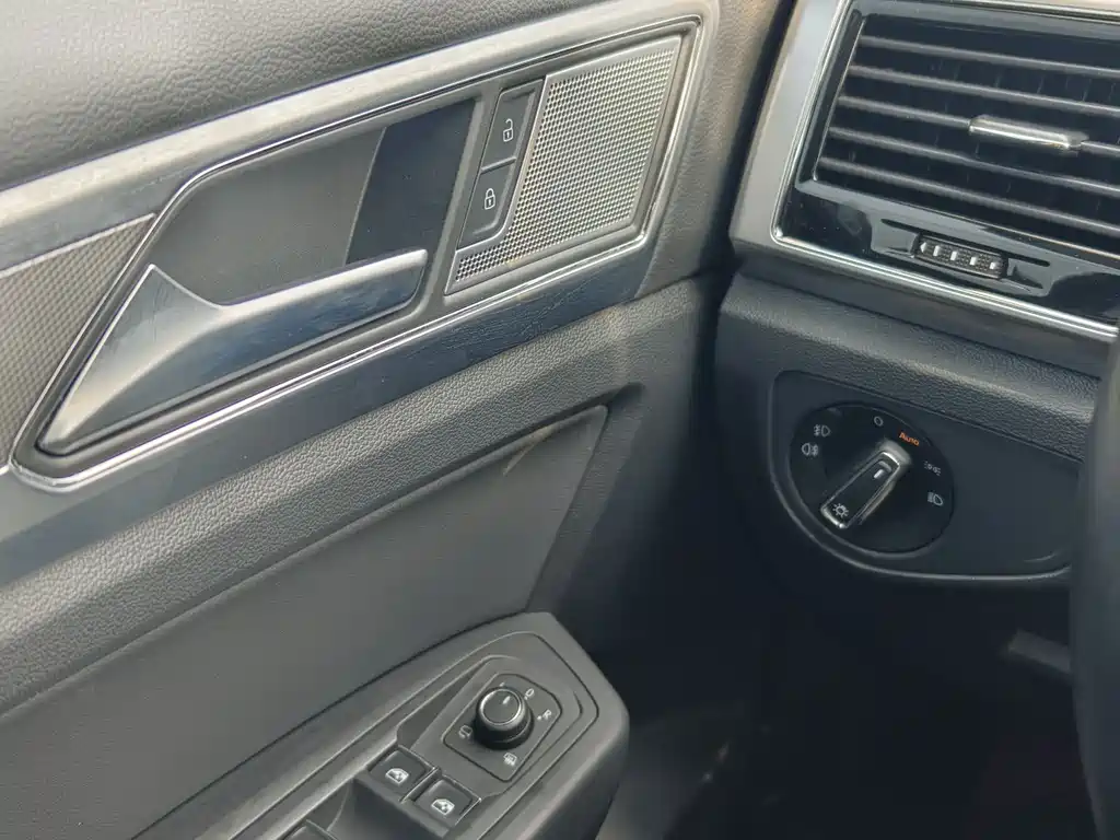 Touron 2020 facelift 380TSI four-wheel drive luxury version купить на сайте DeffCars