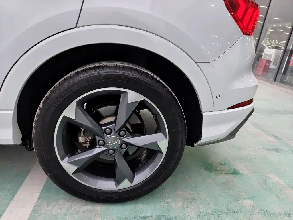 Audi Q3 2021 35 TFSI Fashionable and Dynamic купить на сайте DeffCars