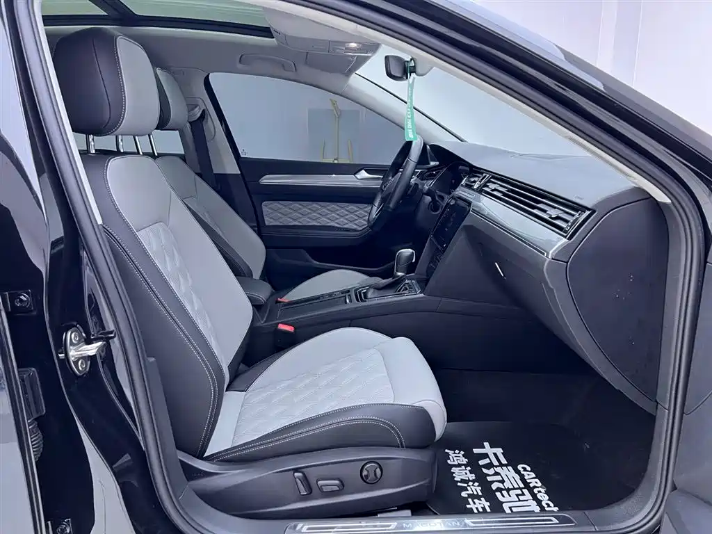 Magotan 2023 2 million commemorative edition 330TSI DSG leading model купить на сайте DeffCars