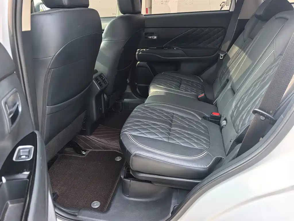Outlander 2021 2.4L four-wheel drive solar version 5 seats купить на сайте DeffCars