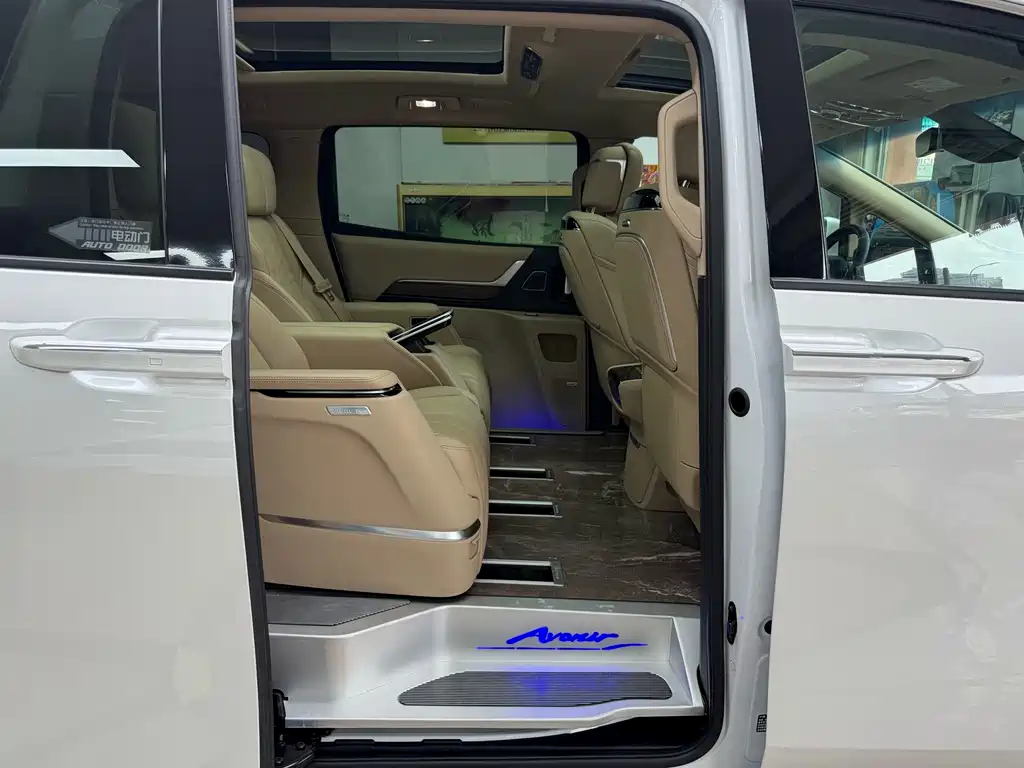 Century 2023 2.0T seven-seat premium model купить на сайте DeffCars